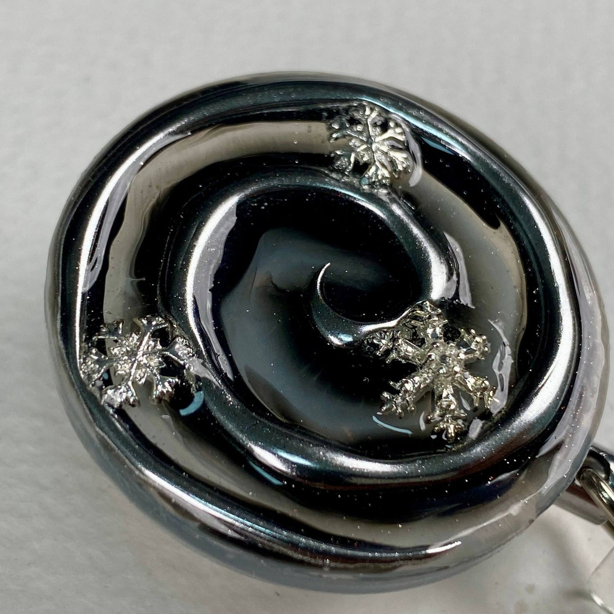 Christmas Snowflake Spiral Badge Reel – Handmade Stainless Steel Retractable ID Holder, Silver Chrome Y2K Swirl, Winter Nurse Gift